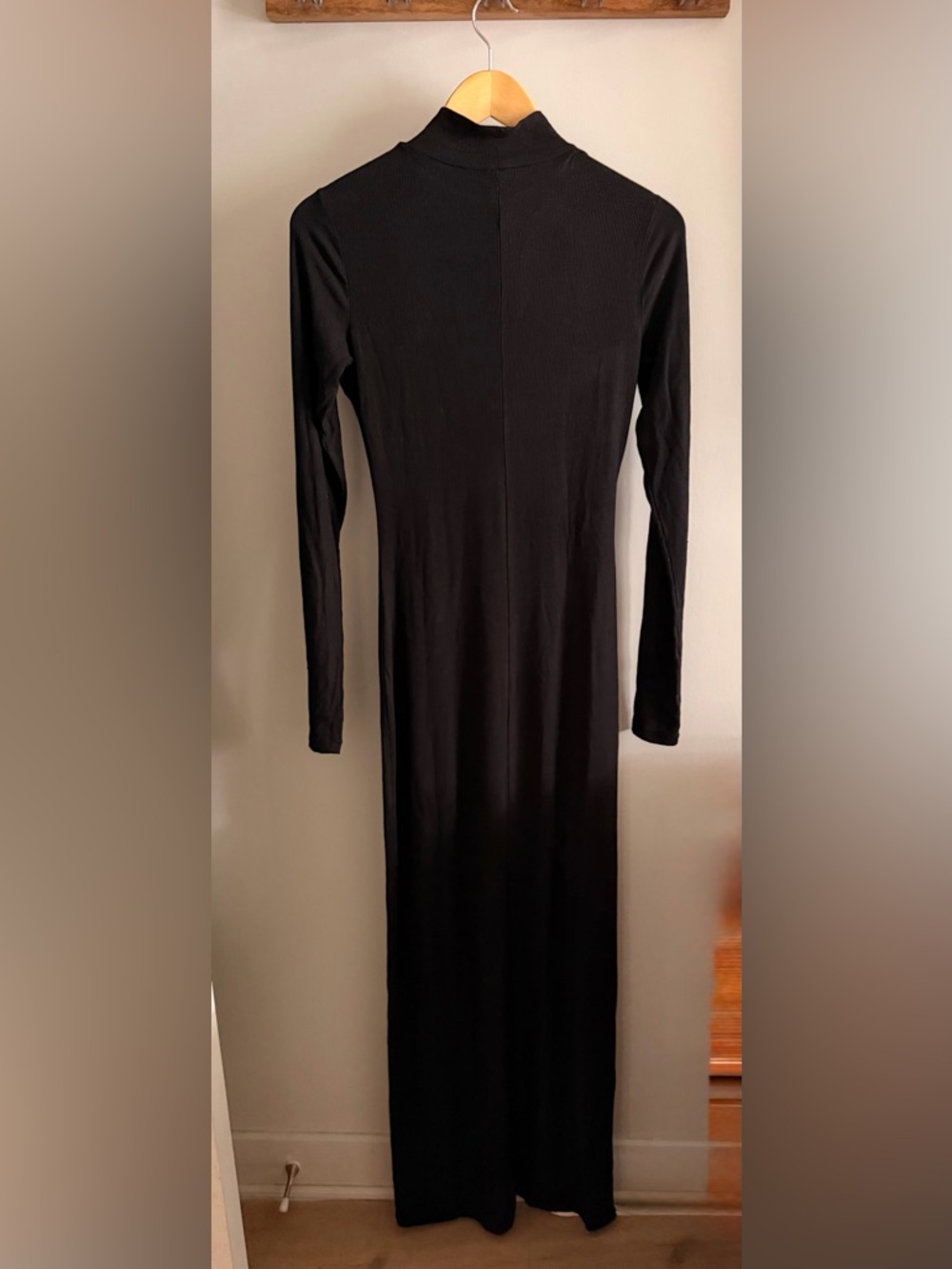 SKIMS 
Long Sleeve Full-Length Turtleneck Dress (Soft lounge collection) - Picture 7 of 7